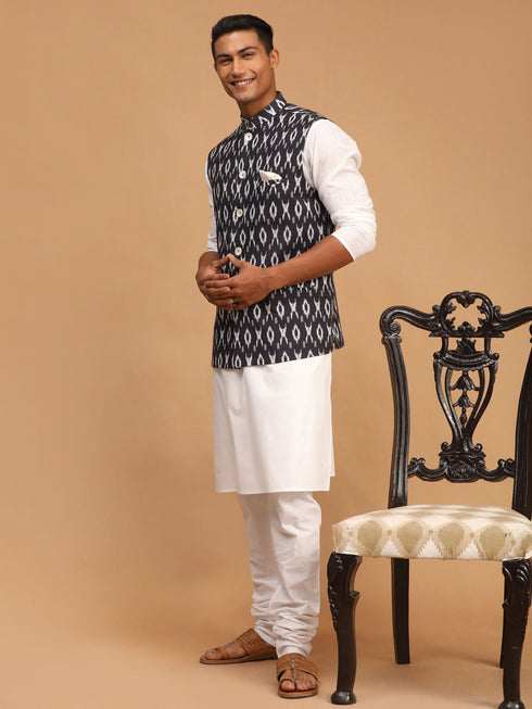 Vastramay Men's Black Ikkat Printed Cotton Nehru Jacket With White Kurta And Pyjama Set